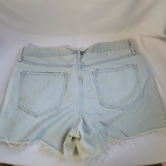 Old Navy Womens Blue Flat Front Medium Rise Denim Cut Off Shorts Size 8 - Picture 2 of 7